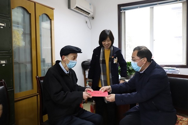 集團黨委委員、職工董事、工會主席武勇 一行到華西安裝公司走訪慰問